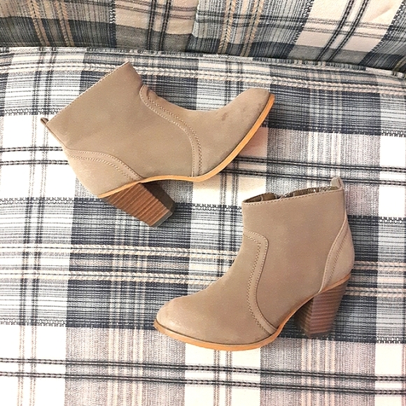 ♦️ Chunky Heel Boots / Booties - Picture 1 of 13